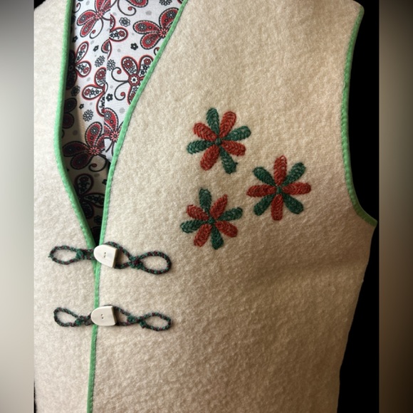 Vintage Inuit handcrafted wool vest - Picture 2 of 6